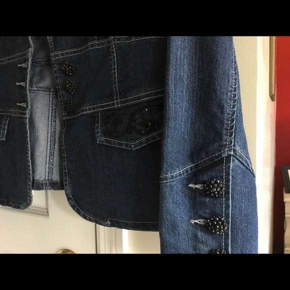 Dress barn Blue denim jacket with black detail,tapered waist like new condition - Picture 2 of 8